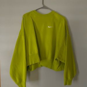 Nike Sportswear Women's Essentials Fleece Cropped Crew - Bright Cactus